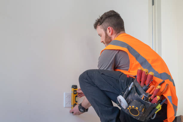 Best Affordable Emergency Electrician  in Petersburg, IL